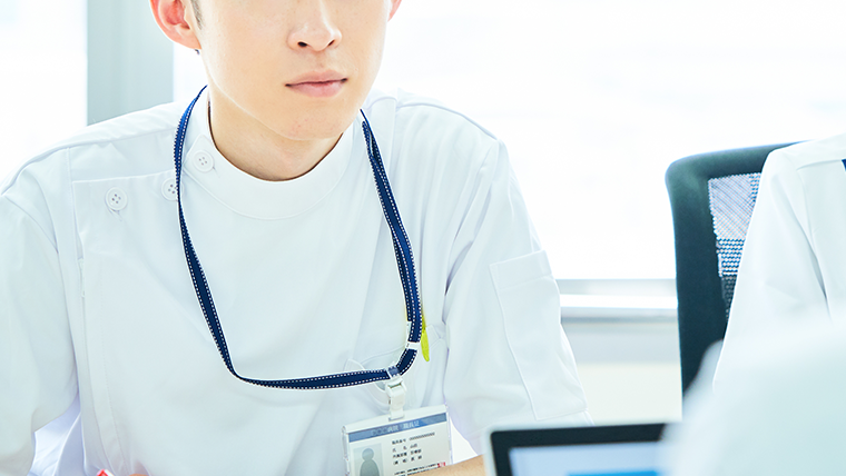 男性看護師って実際モテる？学生時代は？就職後は？