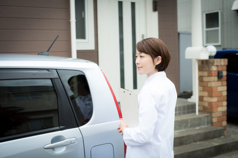 訪問看護師が仕事がつらいと感じる要因と対策は？在宅医療のスタッフ定着率を上げるための対策8つ