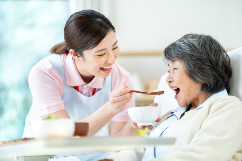 食事介助に関して看護師が注意すべきポイントは？