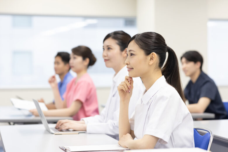 【2025年最新】准看護師の資格は廃止される？　いつから？　制度の現状と今後の展望、キャリアパスを徹底解説