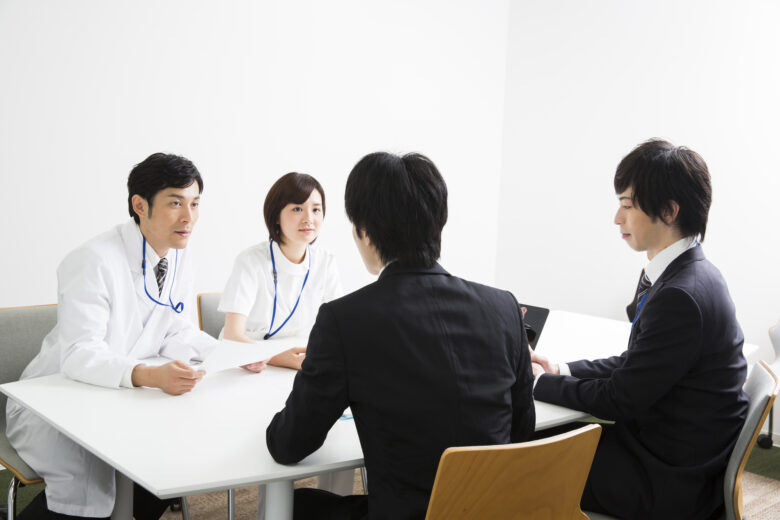 企業看護師とは？仕事内容・年収・転職方法を解説｜病院との働き方の違いやメリット